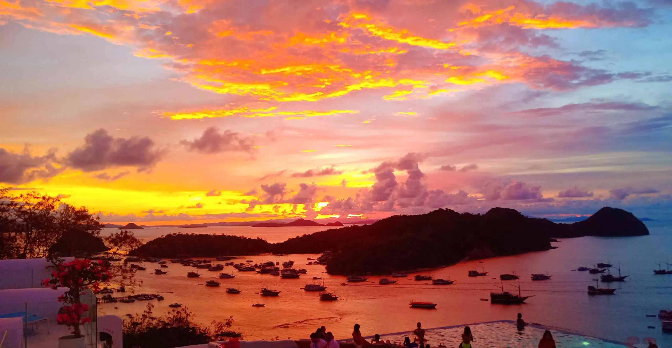 Sunset in Puncak Waringin Labuan Bajo scaled