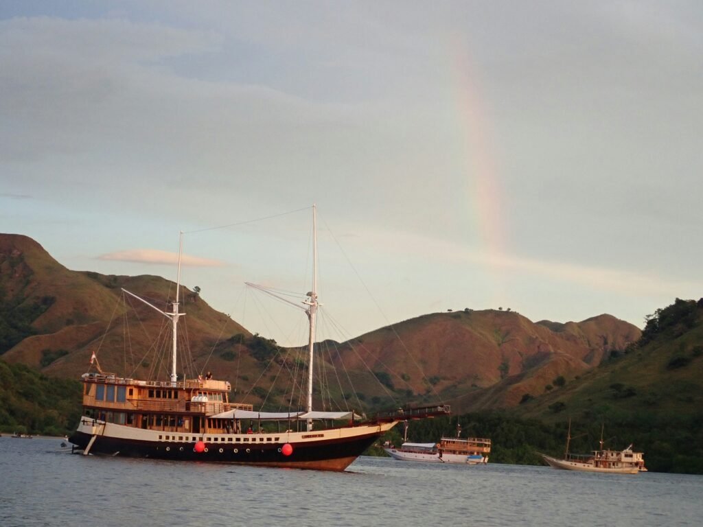 komodo boat tour